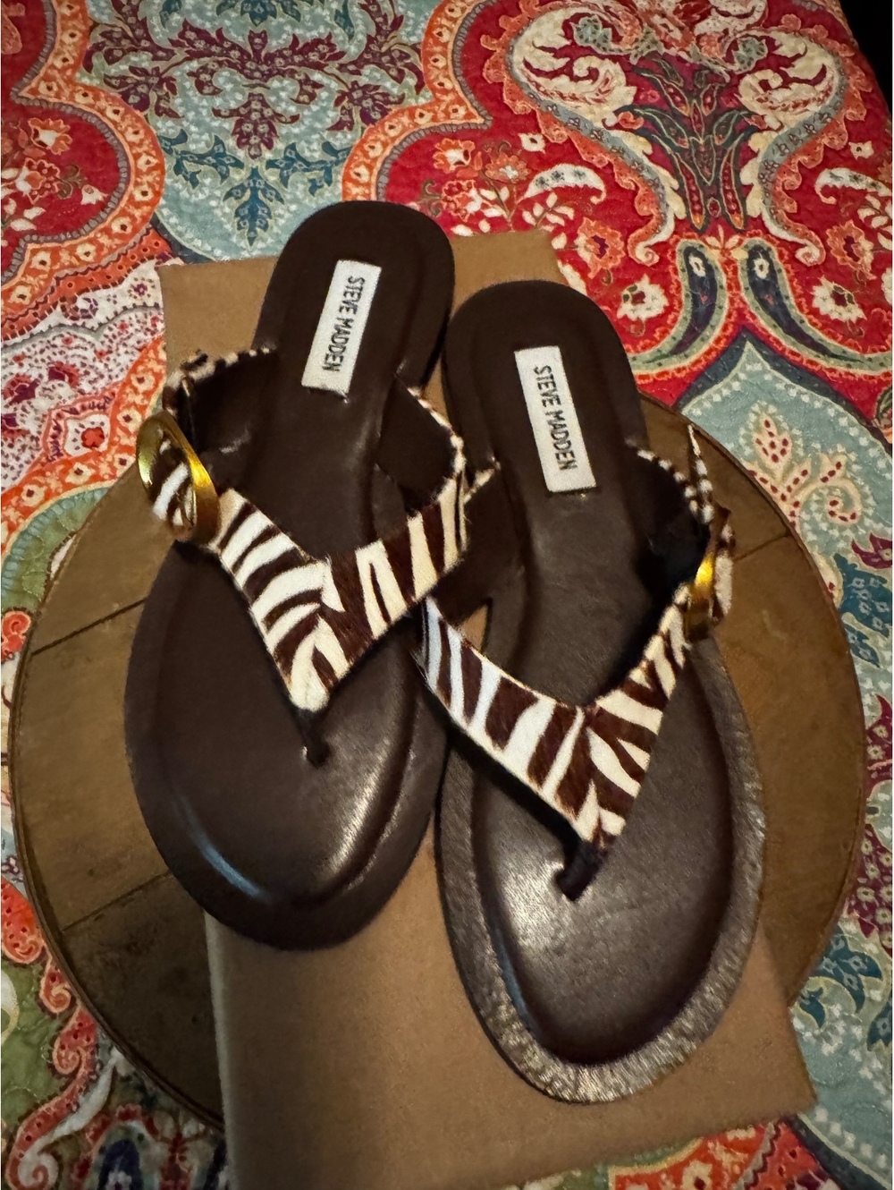 Steve Madden Rays-Z Zebra Leather Buckle Flat Thong Sandals Size 8.5
